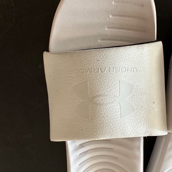 Size 7 Under Armour White Slides - Picture 2 of 4